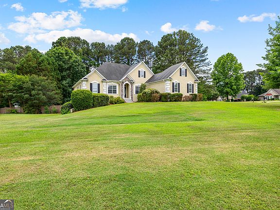 3rd image of 162 Fieldstone Way