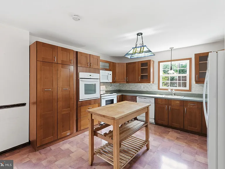 8031 Sleepy View Ln — Photo 17