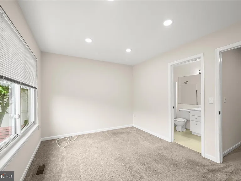 45 Queen Neva Ct #B — Photo 21