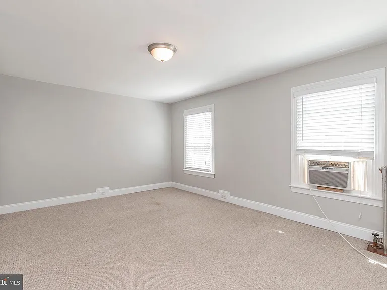 620 E Hector St — Photo 15