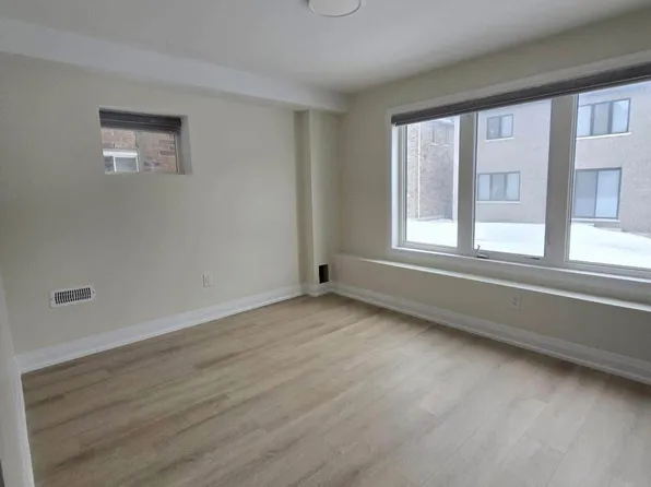 2088 Chris Mason St, Oshawa, ON L1L 0S6