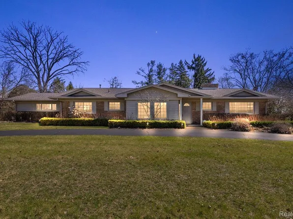 1490 Charrington Rd, Bloomfield Hills, MI 48301