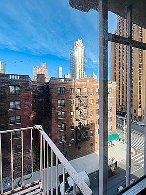 5th image of 348 E 49th St APT 6F
