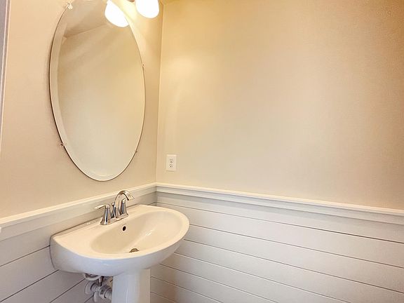 5th image of 38222 Enfield Dr