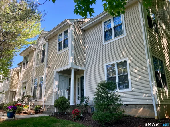 102 Country Club Court #102, Rocky Hill, CT 06067