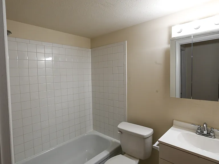 1503 Summit St #B — Photo 8