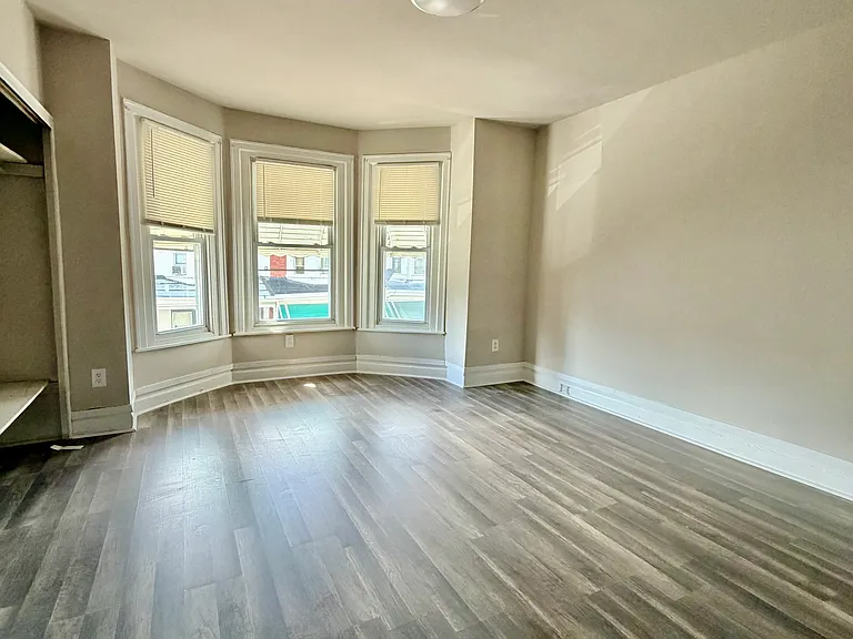 27 N Edgewood St — Photo 6