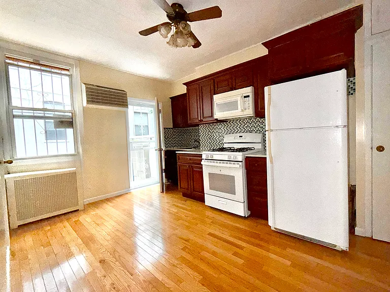 712 Lorimer St #1R — Photo 7