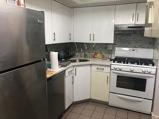 Rented by 18 REALTY | media 12