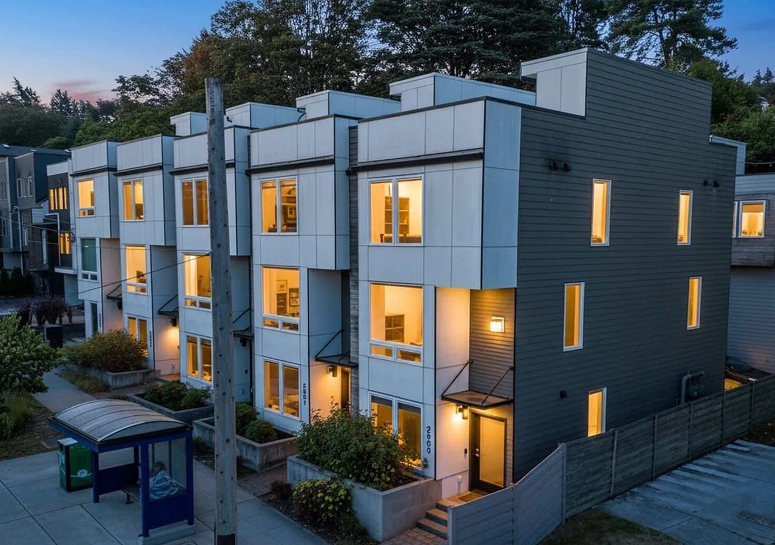 Three-Bedroom Townhouse on Queen Anne — Photo 2