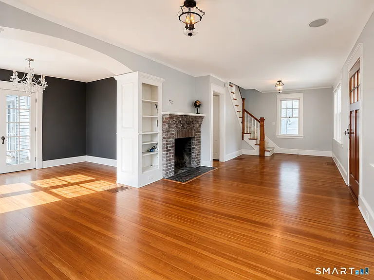 4 Raymond Pl — Photo 3