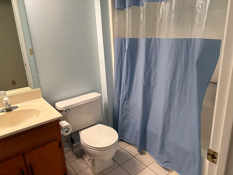 412 Canterbury Dr — Photo 10