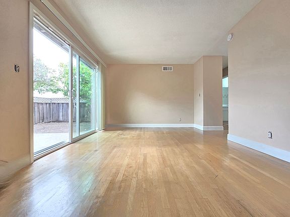 5th image of 915-17 Henderson Ave #1