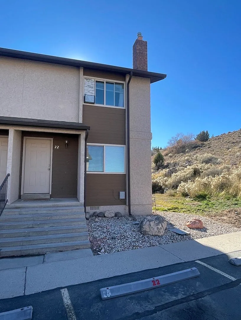 Beautiful Two Bedroom Home! End Unit! — Photo 1