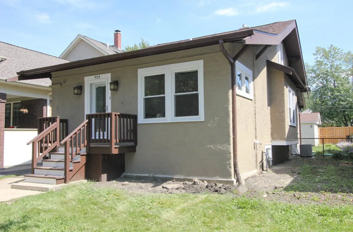 924 N Harvey Ave photo 1