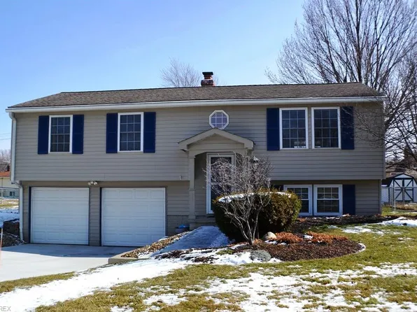 8365 Celianna Dr, Strongsville, OH 44136