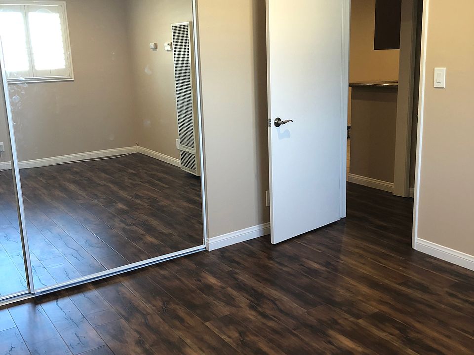 1st image of 20327 Saticoy St Unit 313