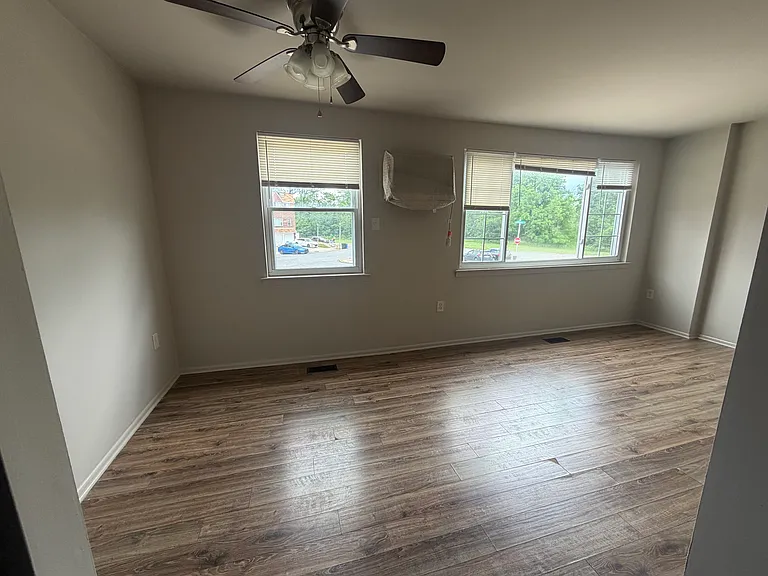 Dining/Living Room Area