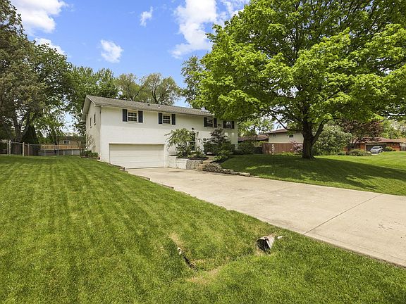 4th image of 3584 Darbyshire Dr