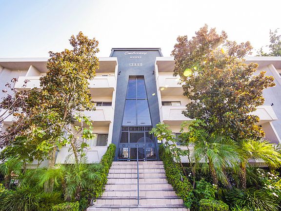3rd image of 13860.5 Burbank Blvd #29