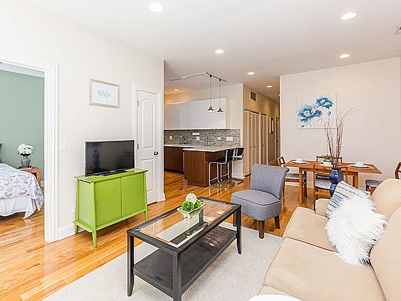 4th image of 1064 N Milwaukee Ave #3W