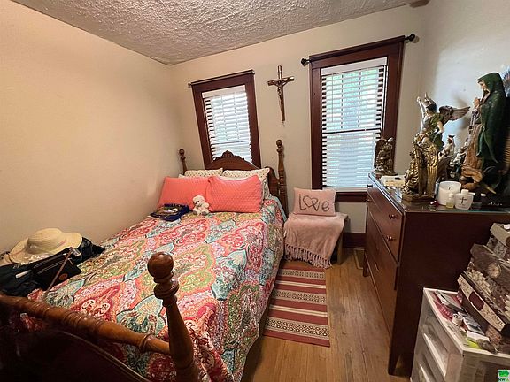 3rd image of 2405 Villa Ave