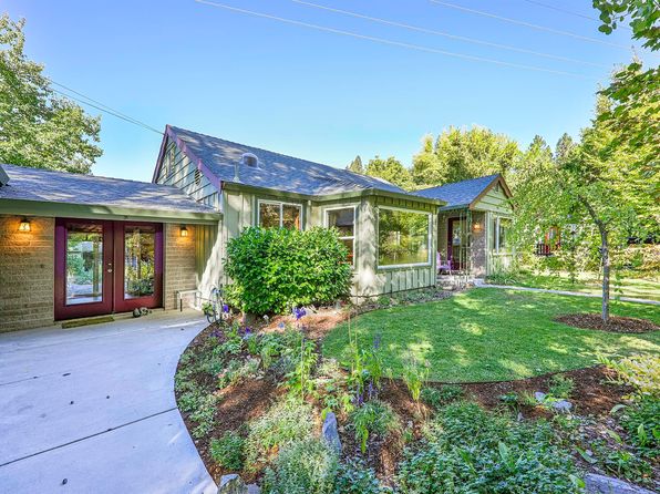 925 Douglas Ln, Mount Shasta, CA 96067