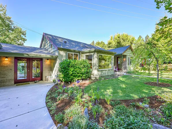 925 Douglas Ln, Mount Shasta, CA 96067