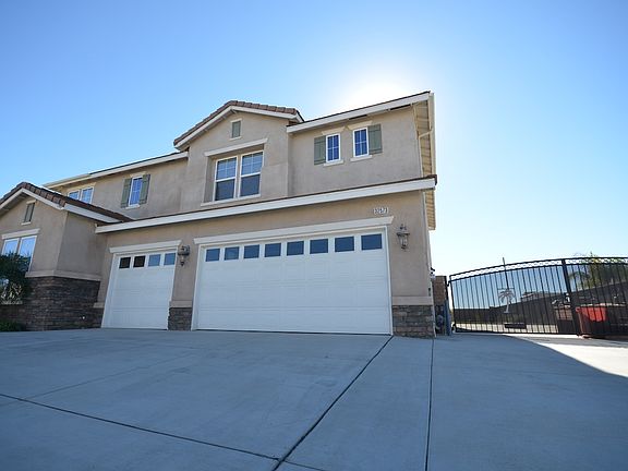 3rd image of 32573 Armoise Dr