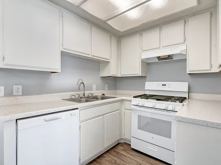 PepperTree Place — Photo 17