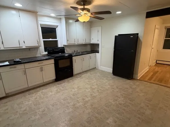 28 1/2 Grove St #2, Salem, MA 01970