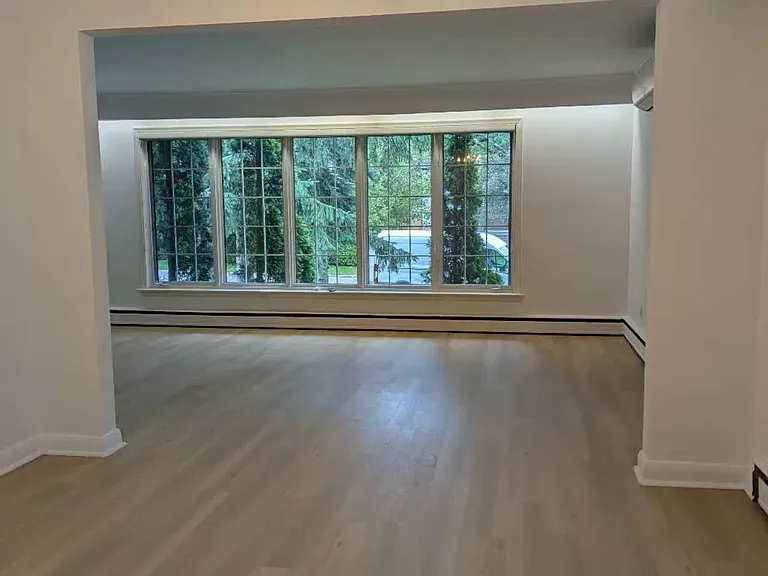 10 Millgate Cres — Photo 2