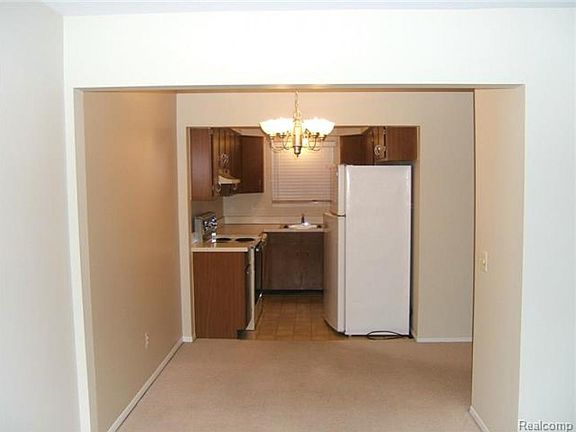 5th image of 42650 Plymouth Hollow Dr #16