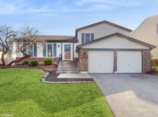 726 Buffalo Cir, Carol Stream, IL 60188