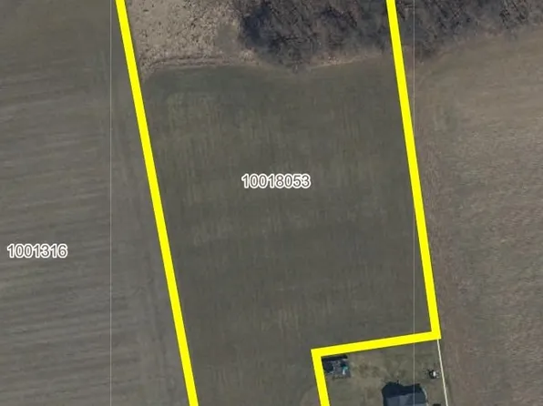 Dolphin St SW, Strasburg, OH 44680