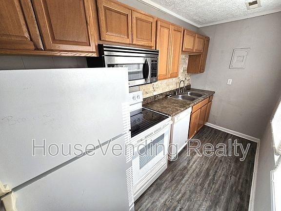4th image of 720 Houston Ave