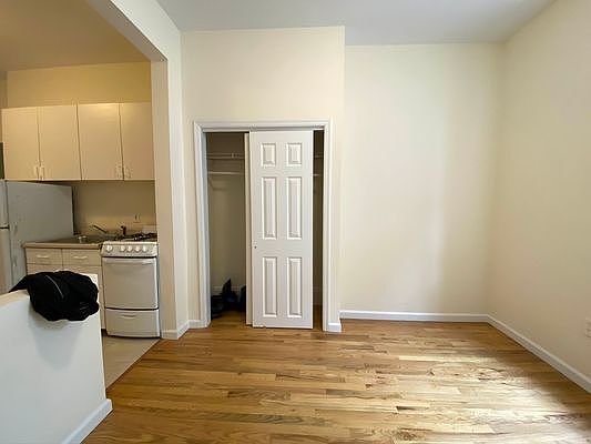 5th image of 346 E 62nd St APT 1A