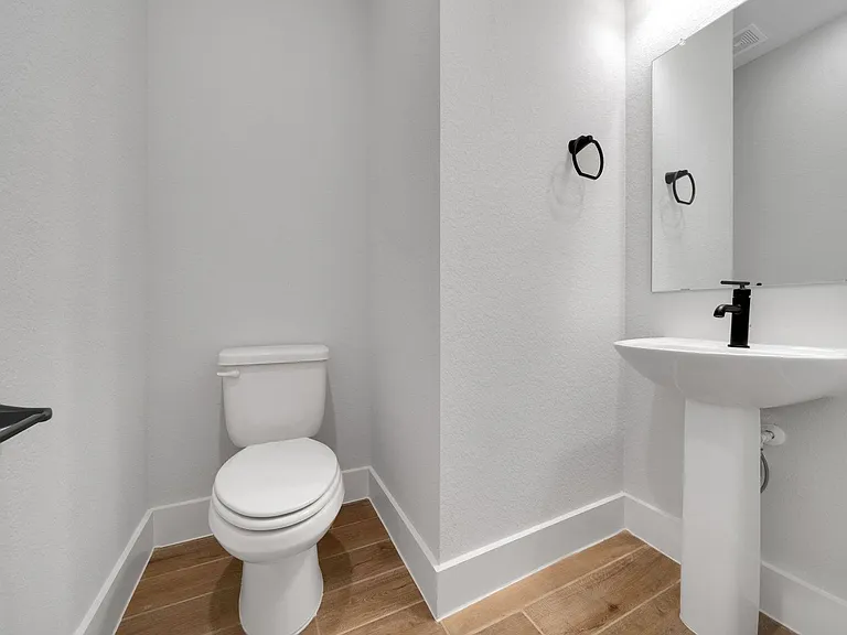 13709 Giovannis Gdn — Photo 10