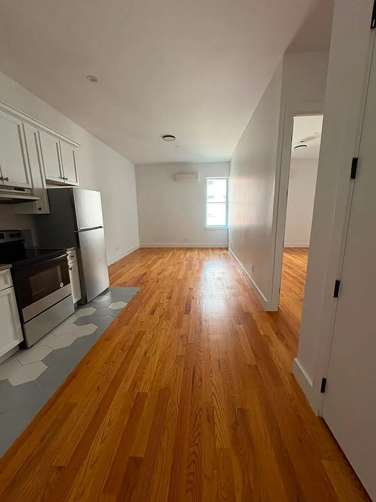 1 bed, 1.0 bath, $2,400 — Photo 3