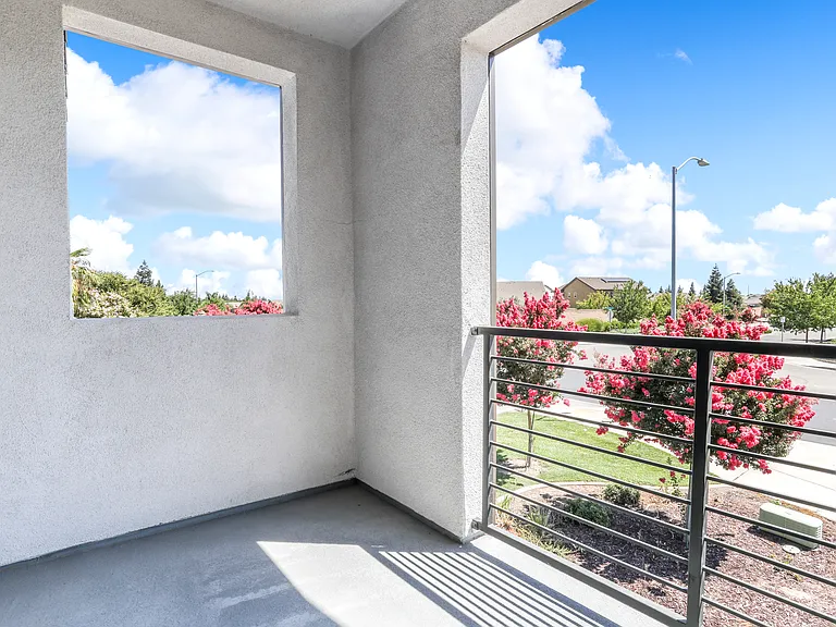 Tesoro Apartments — Photo 46