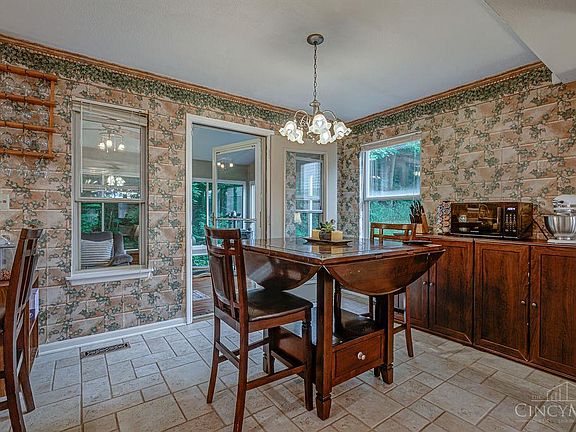 5th image of 131 Terrace Ct