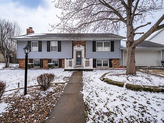 2nd image of 1306 E Kirkwood Dr
