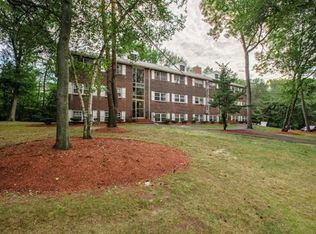 70 Farrwood Ave APT 12, North Andover, MA 01845