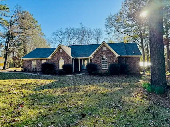 40 Buccaneer Dr, Hattiesburg, MS 39402
