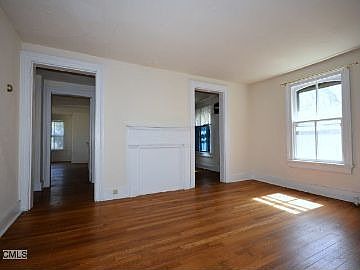 3rd image of 63 Old Kings Hwy S