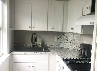 327 High St APT 2R, Bristol, RI 02809