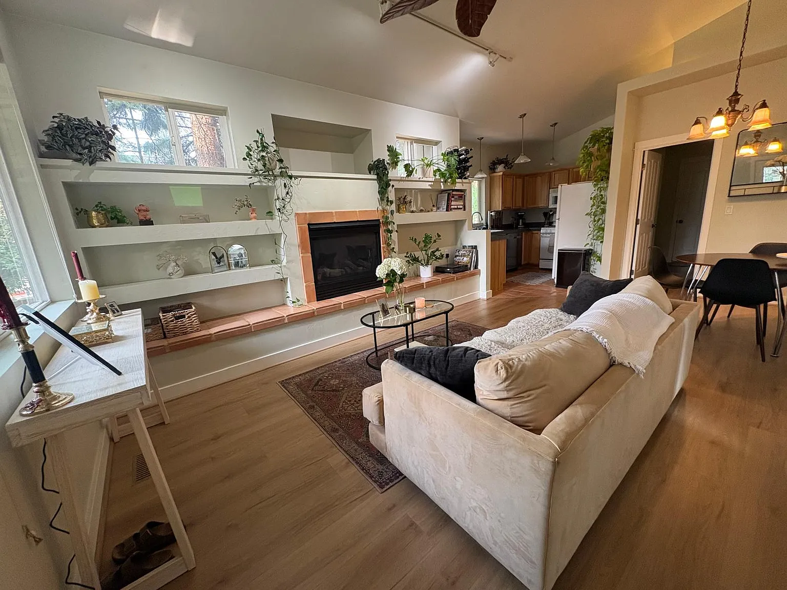 2 bed, 1050 sqft, $2,550 — Photo 3