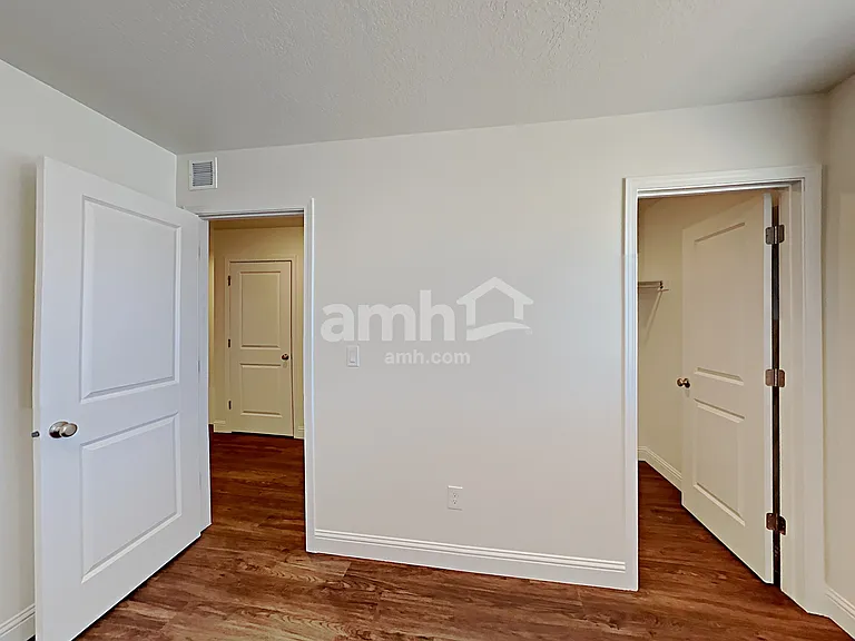 332 N Gibbons Ln — Photo 19