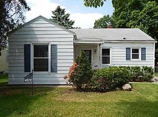 4028 Cambridge St, Des Moines, IA 50313