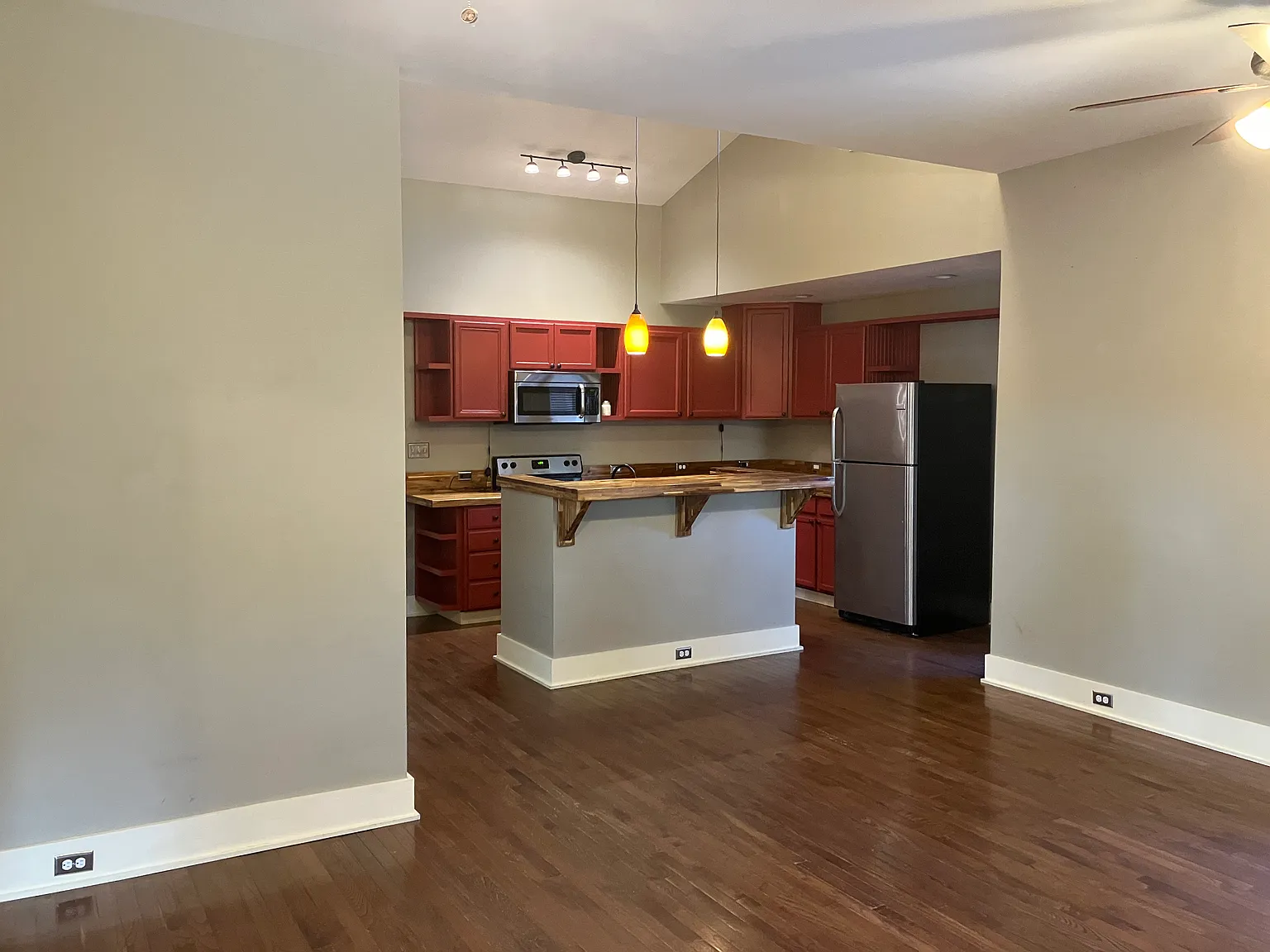 1449 Wallace St — Photo 2